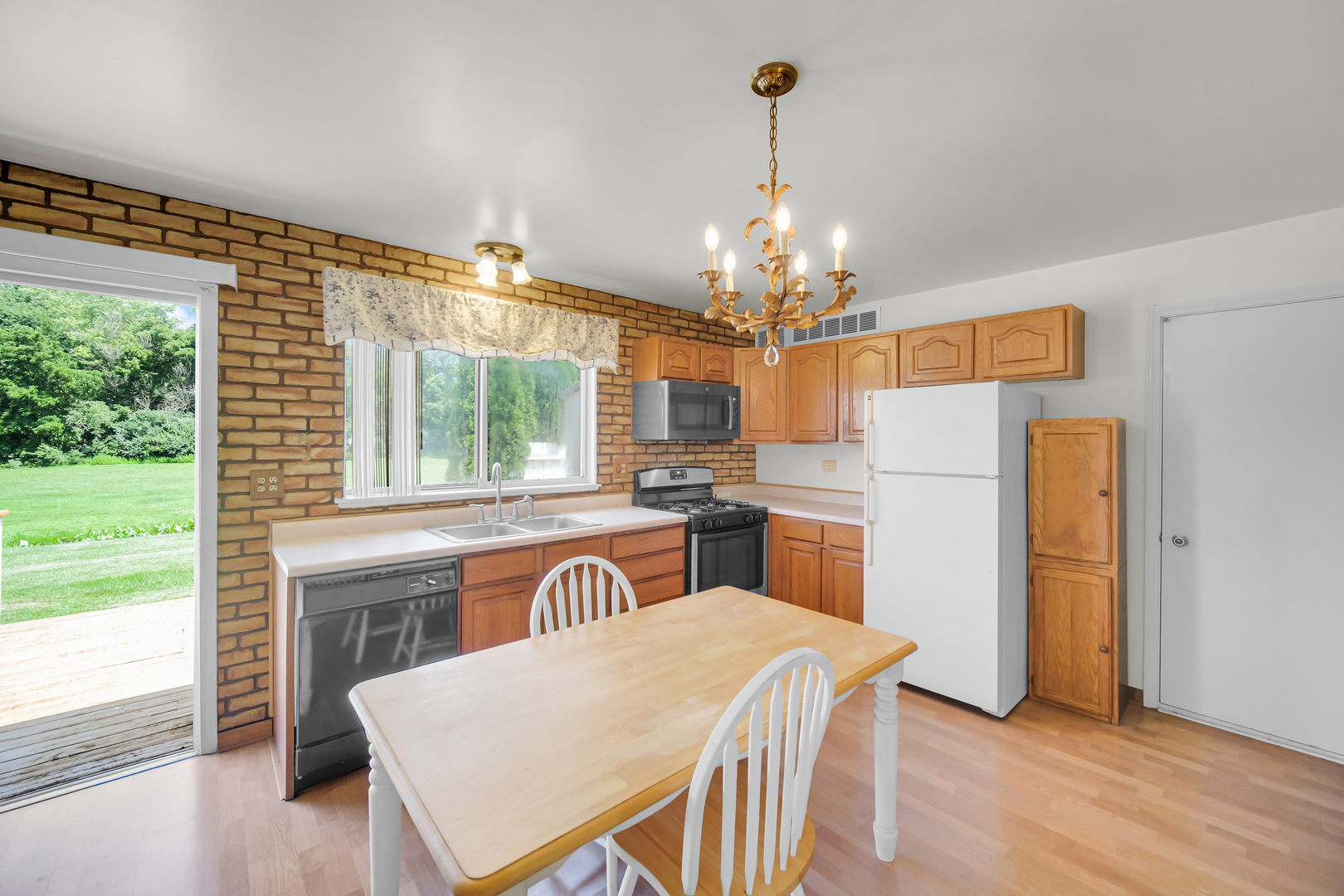 3S121 Briarwood Drive, Warrenville, IL 60555