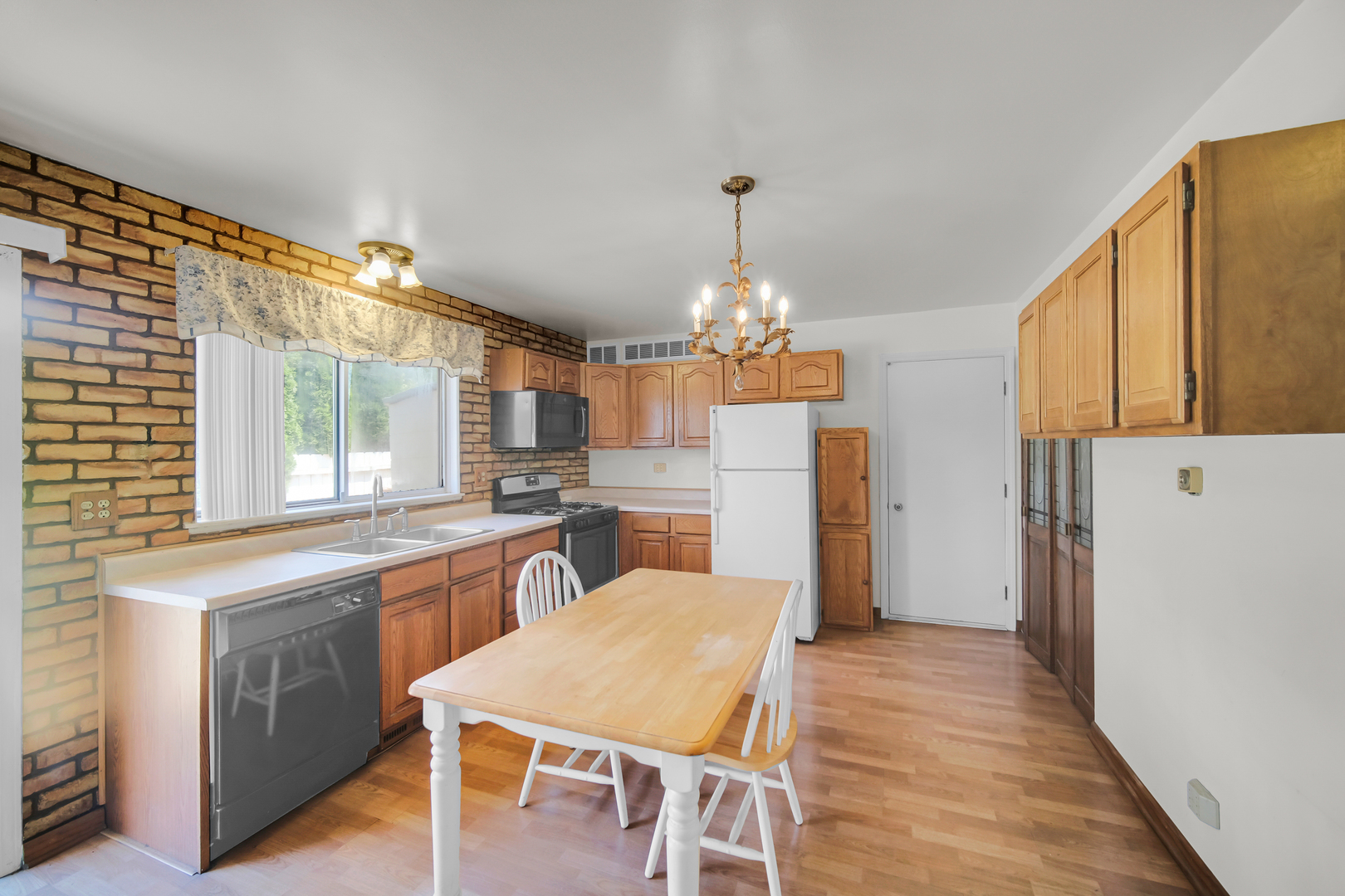 3S121 Briarwood Drive, Warrenville, IL 60555