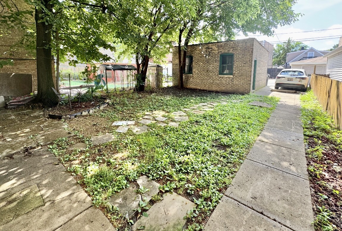 4036 N Mozart Street, Chicago, IL 60618