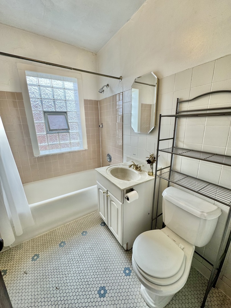 4036 N Mozart Street, Chicago, IL 60618