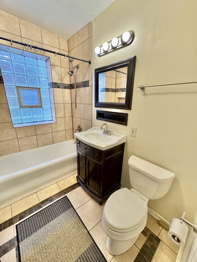 4036 N Mozart Street, Chicago, IL 60618