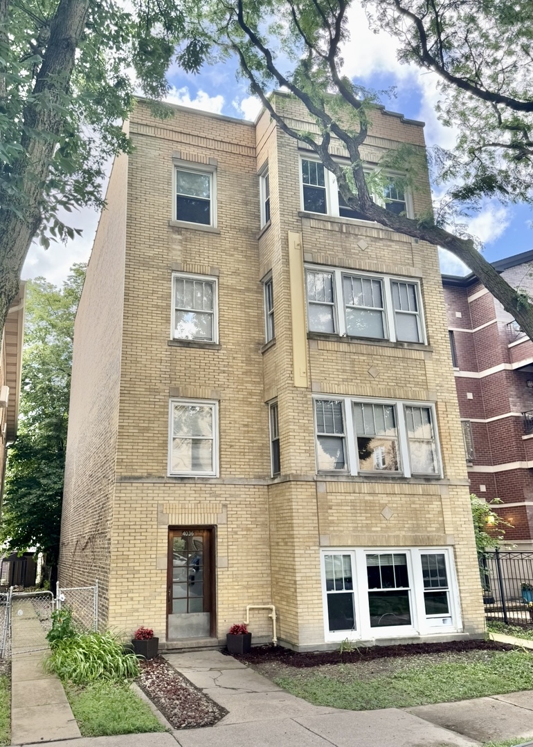 4036 N Mozart Street, Chicago, IL 60618