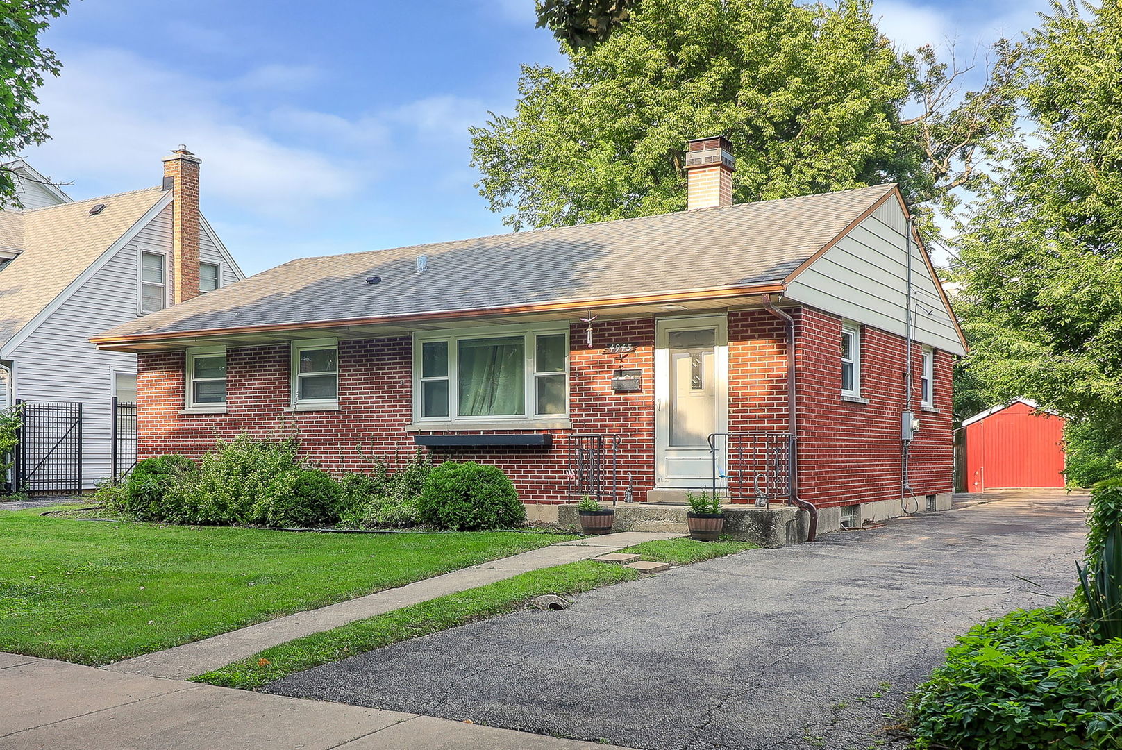 4945 Middaugh Avenue, Downers Grove, IL 60515