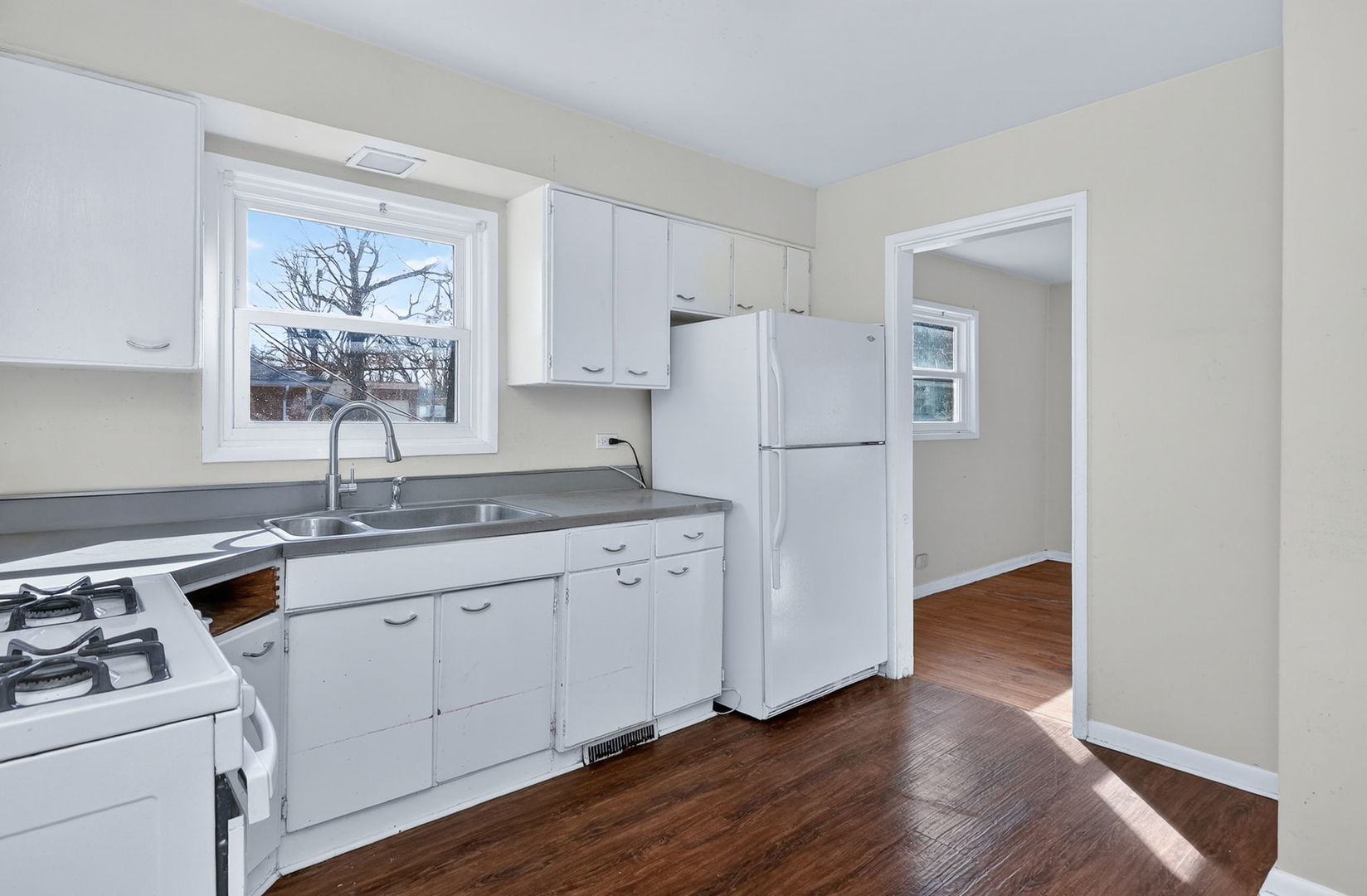 4945 Middaugh Avenue, Downers Grove, IL 60515