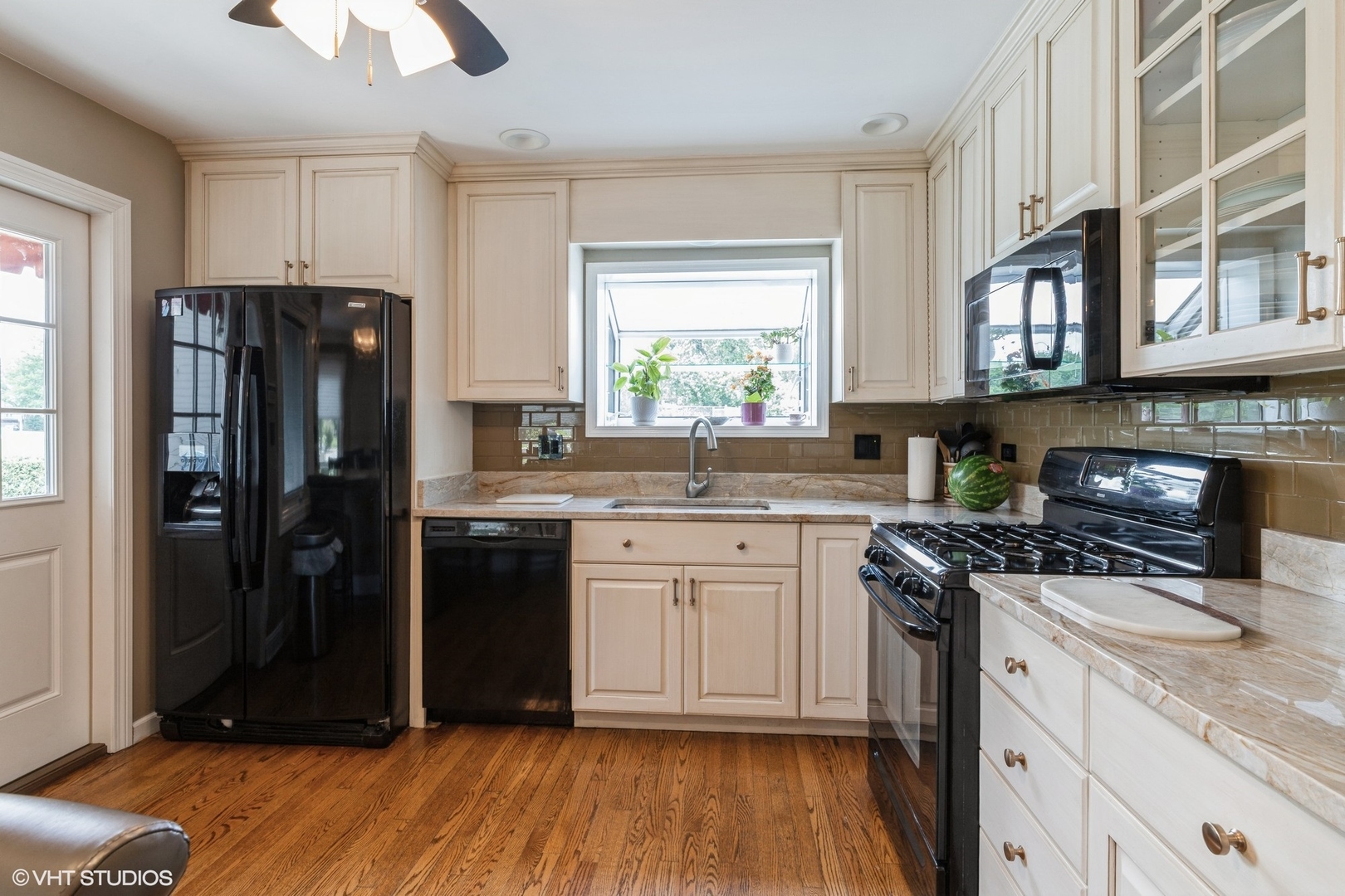 522 Waikiki Drive, Des Plaines, IL 60016