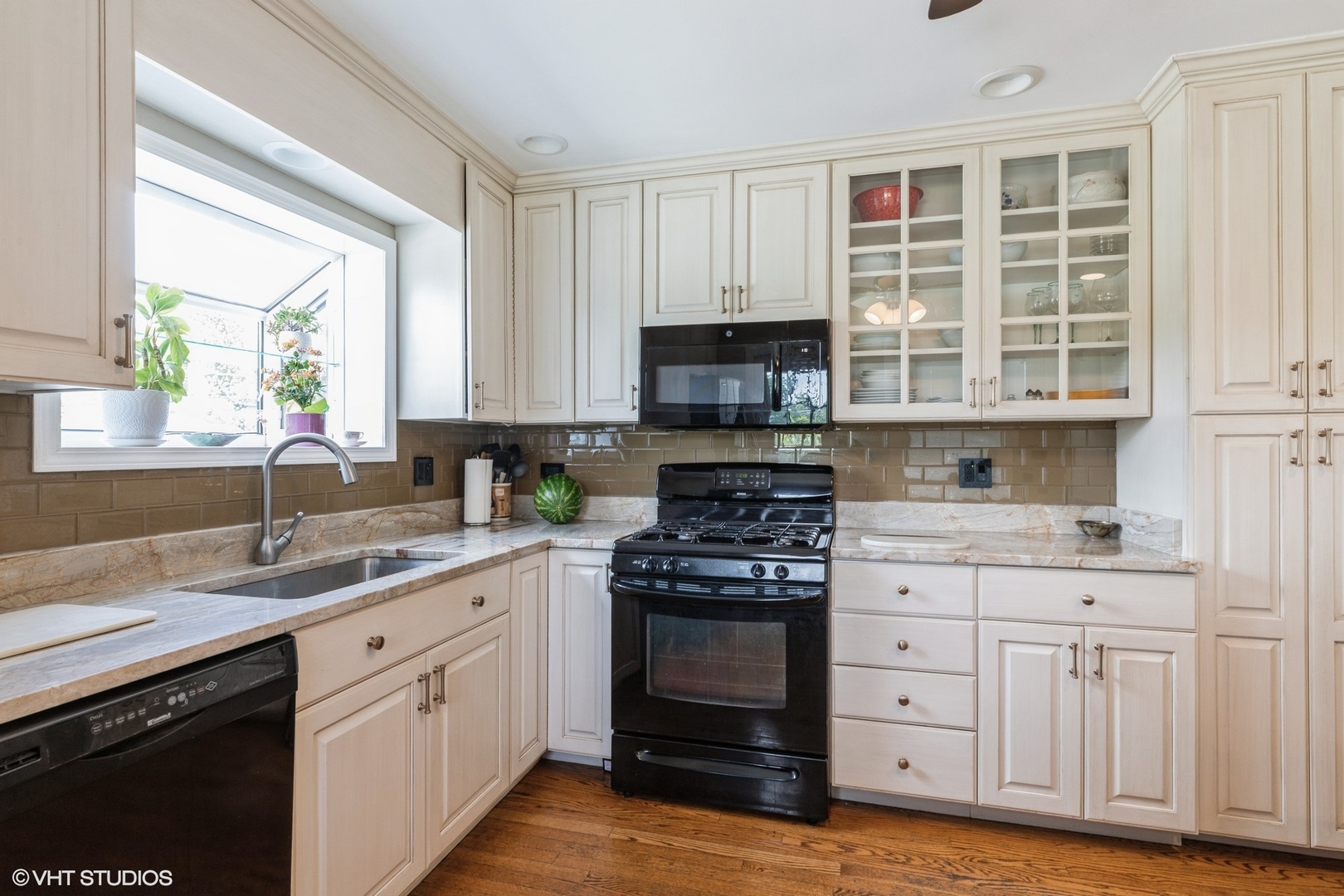 522 Waikiki Drive, Des Plaines, IL 60016