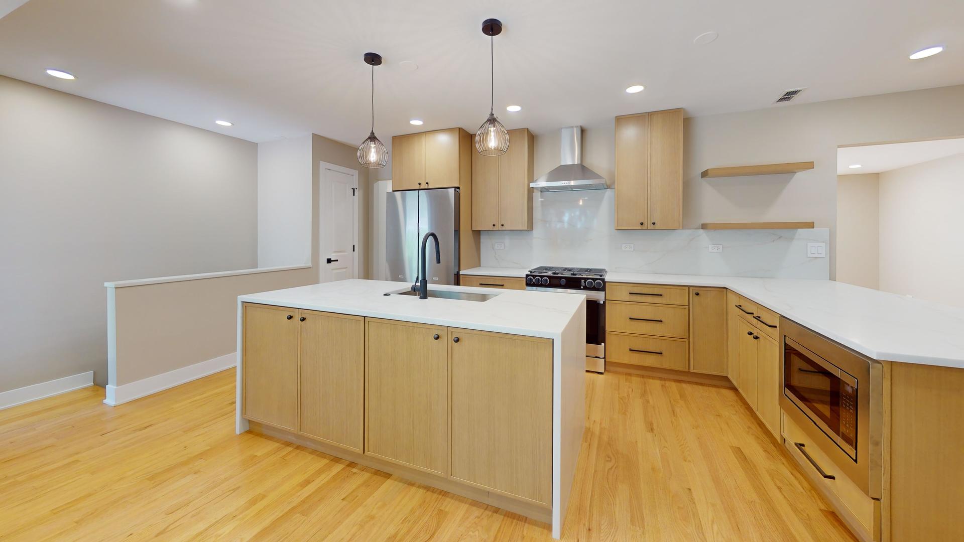 717 S 4th Avenue, Libertyville, IL 60048