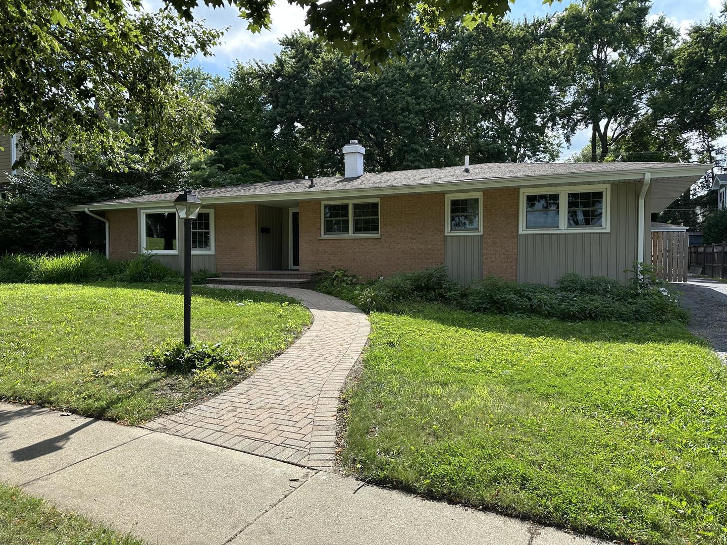 717 S 4th Avenue, Libertyville, IL 60048
