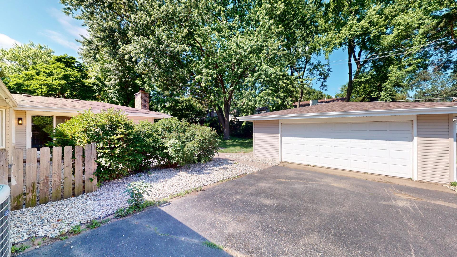 717 S 4th Avenue, Libertyville, IL 60048