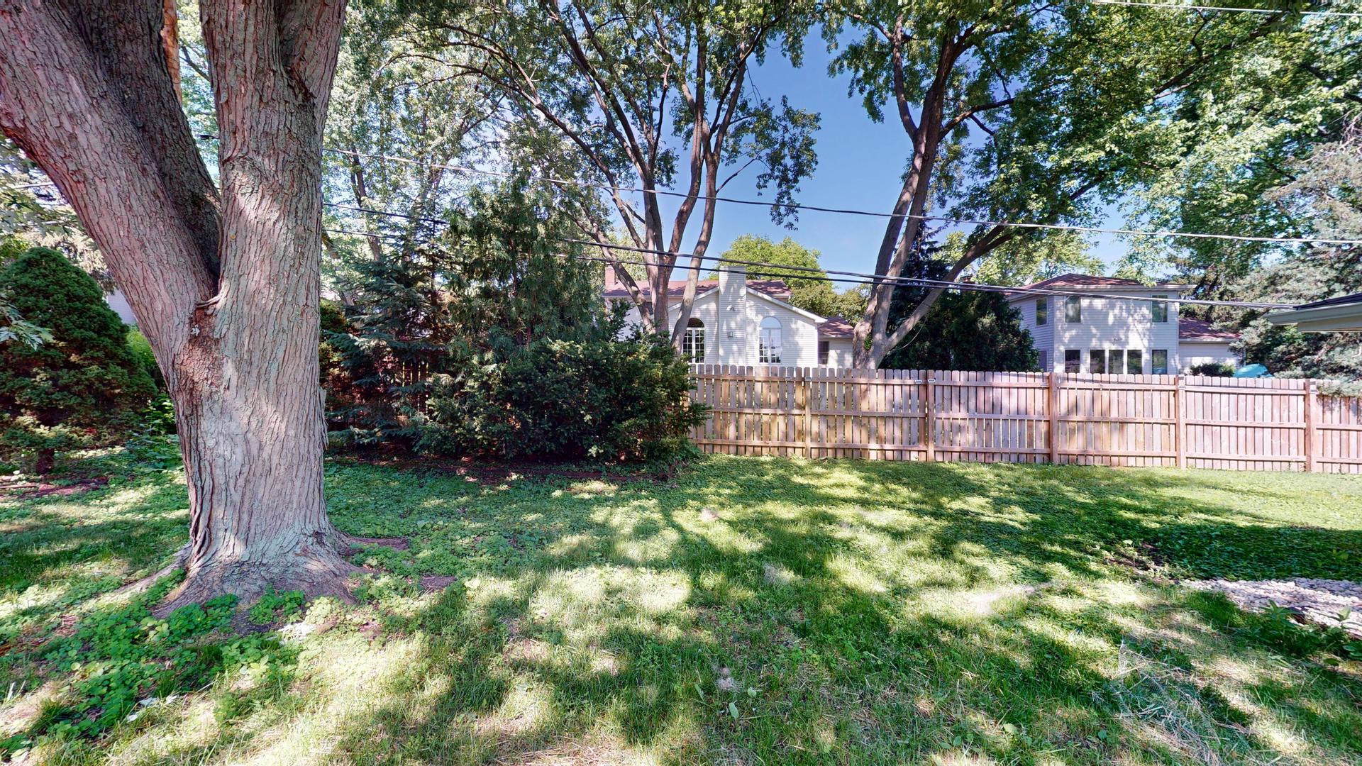 717 S 4th Avenue, Libertyville, IL 60048