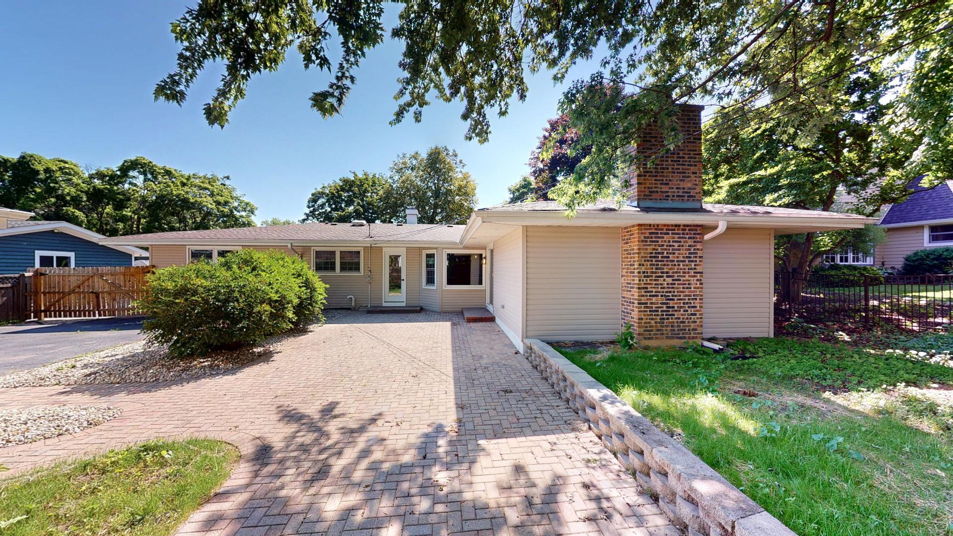 717 S 4th Avenue, Libertyville, IL 60048