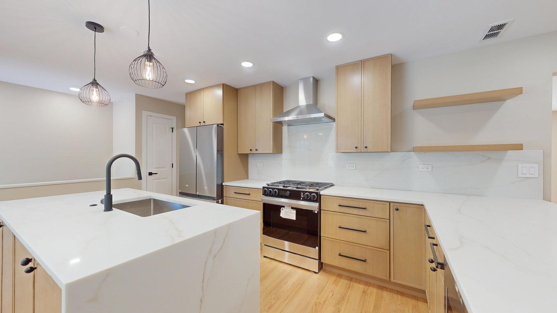 717 S 4th Avenue, Libertyville, IL 60048