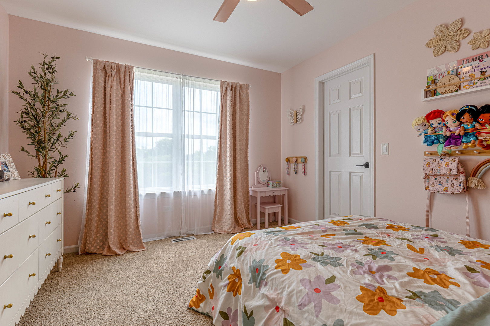 13205 W Hidden Springs Trail, Wadsworth, IL 60083
