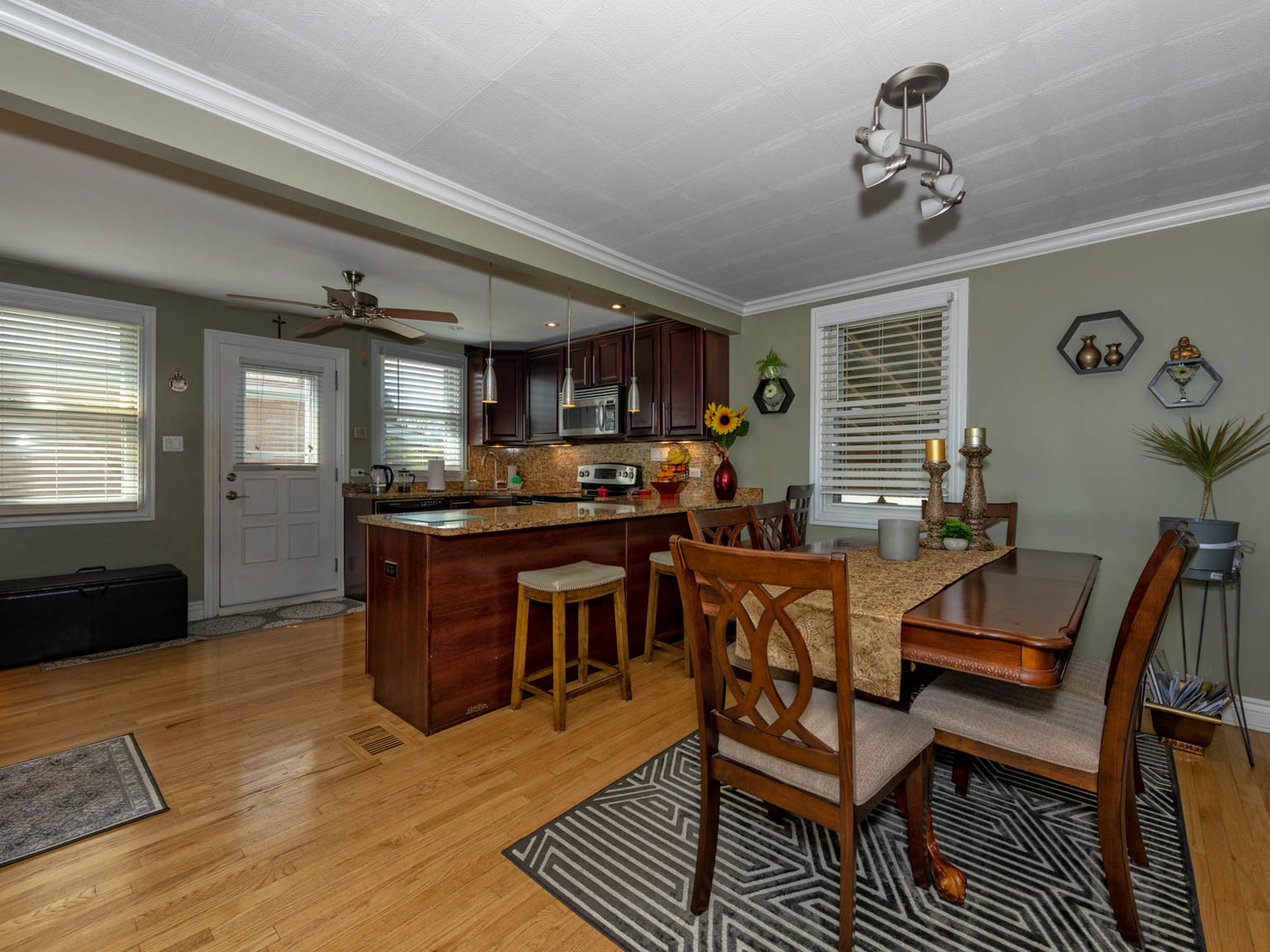 4702 Wesley Terrace, Schiller Park, IL 60176