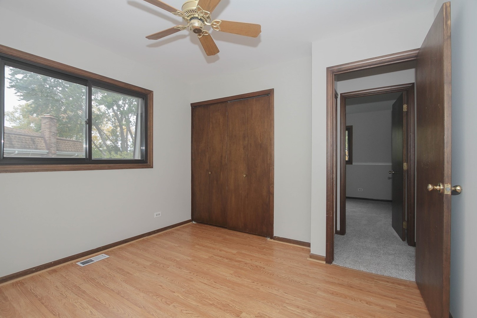1260 W New Britton Drive, Hoffman Estates, IL 60192