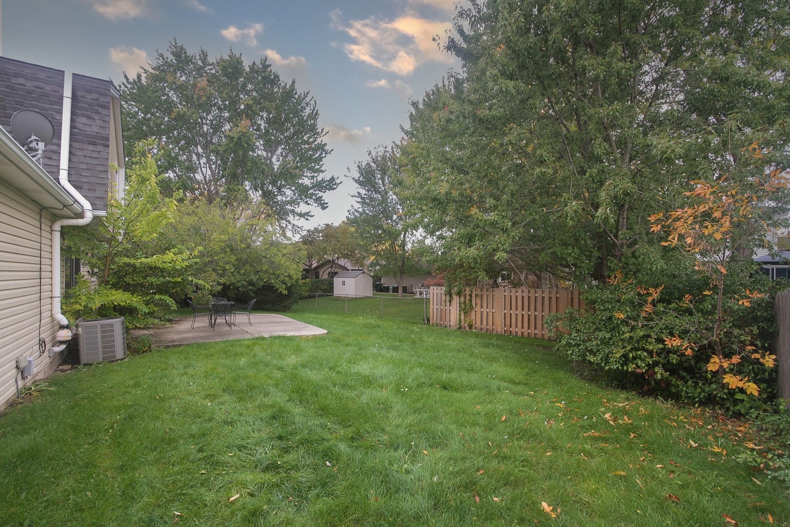 1260 W New Britton Drive, Hoffman Estates, IL 60192