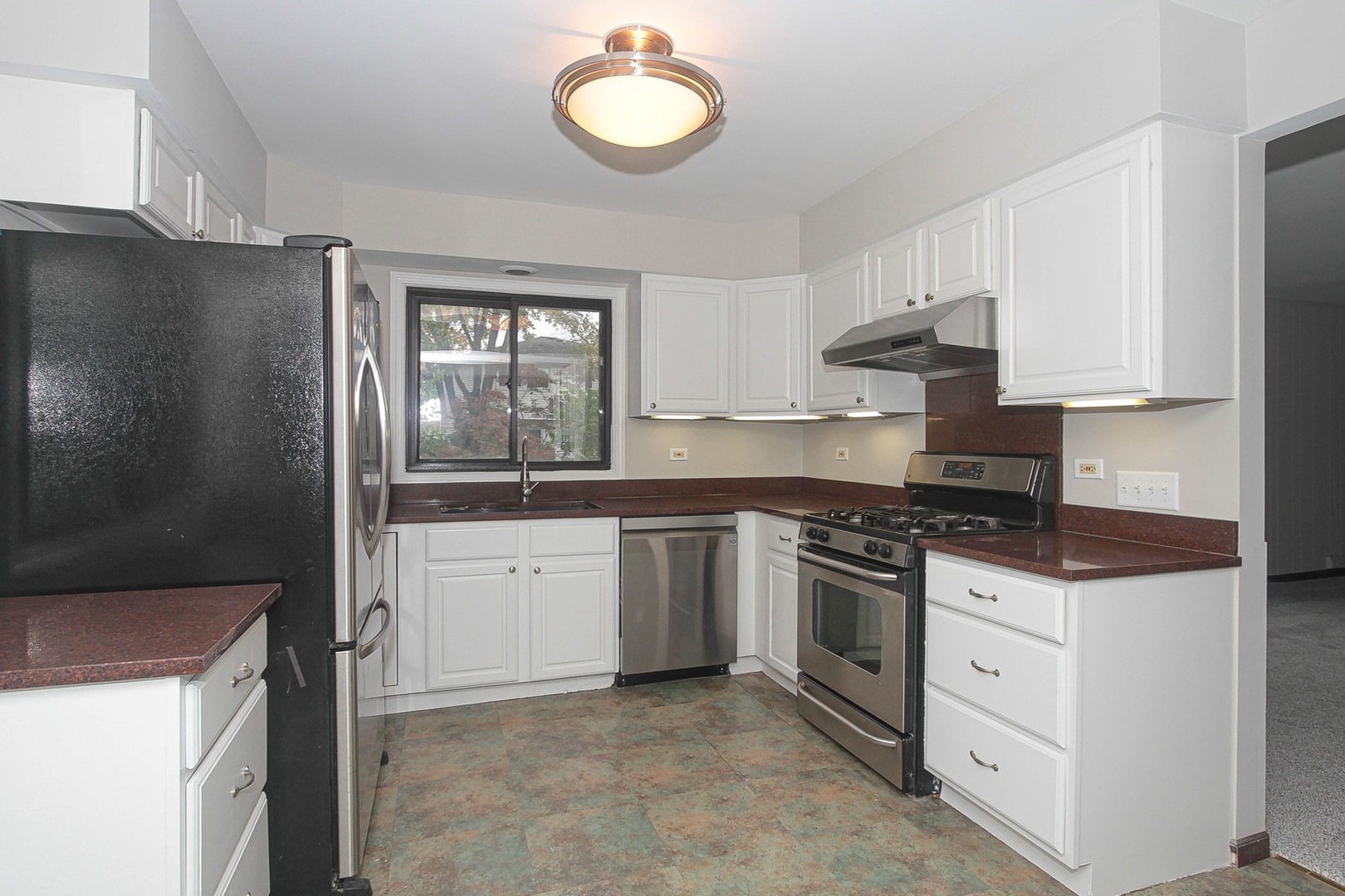 1260 W New Britton Drive, Hoffman Estates, IL 60192