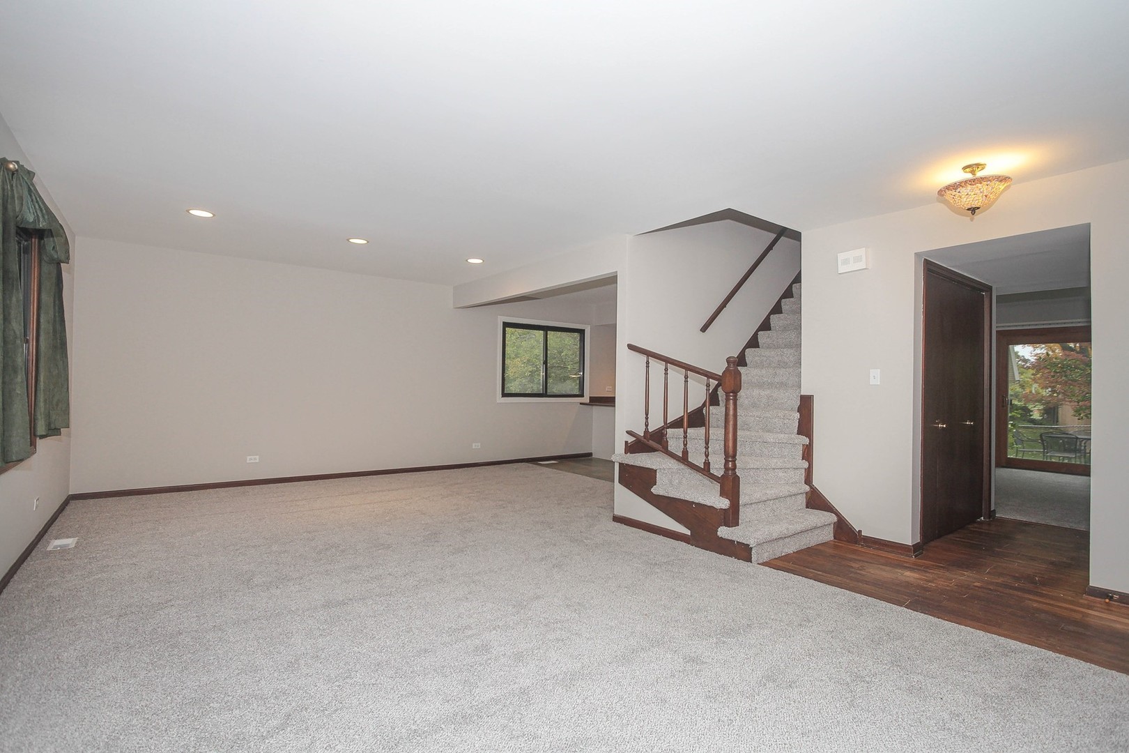 1260 W New Britton Drive, Hoffman Estates, IL 60192