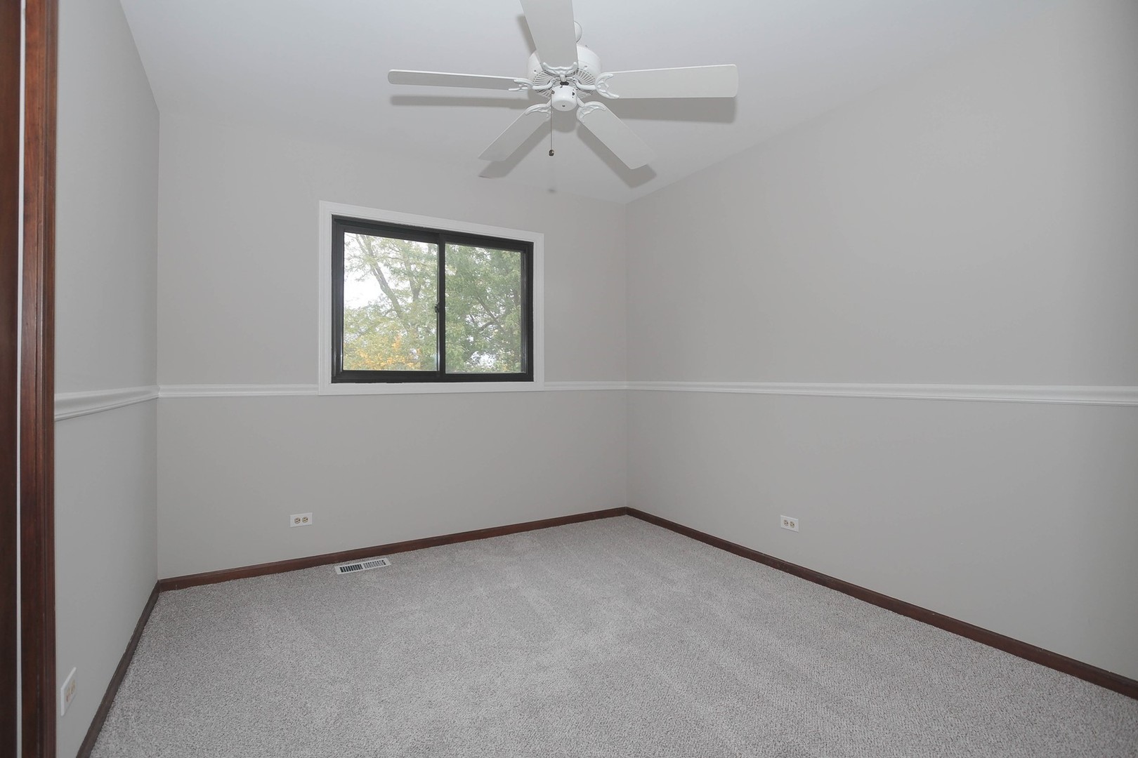 1260 W New Britton Drive, Hoffman Estates, IL 60192
