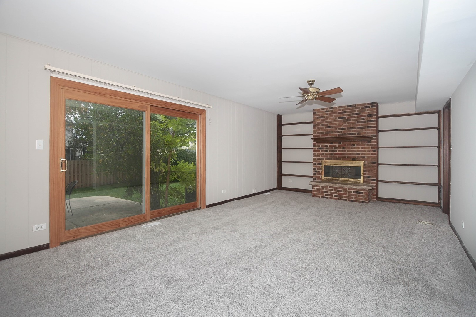 1260 W New Britton Drive, Hoffman Estates, IL 60192