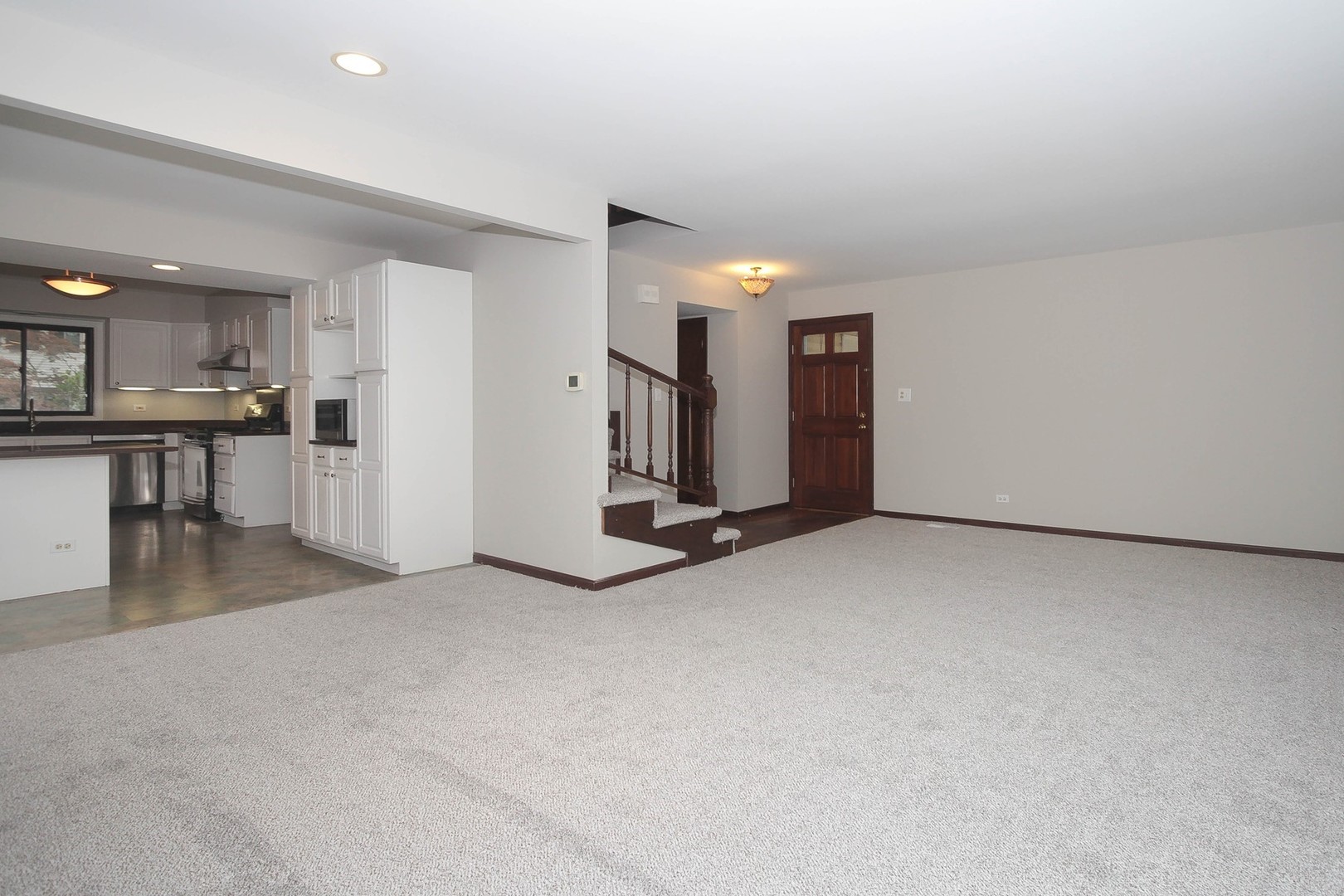 1260 W New Britton Drive, Hoffman Estates, IL 60192