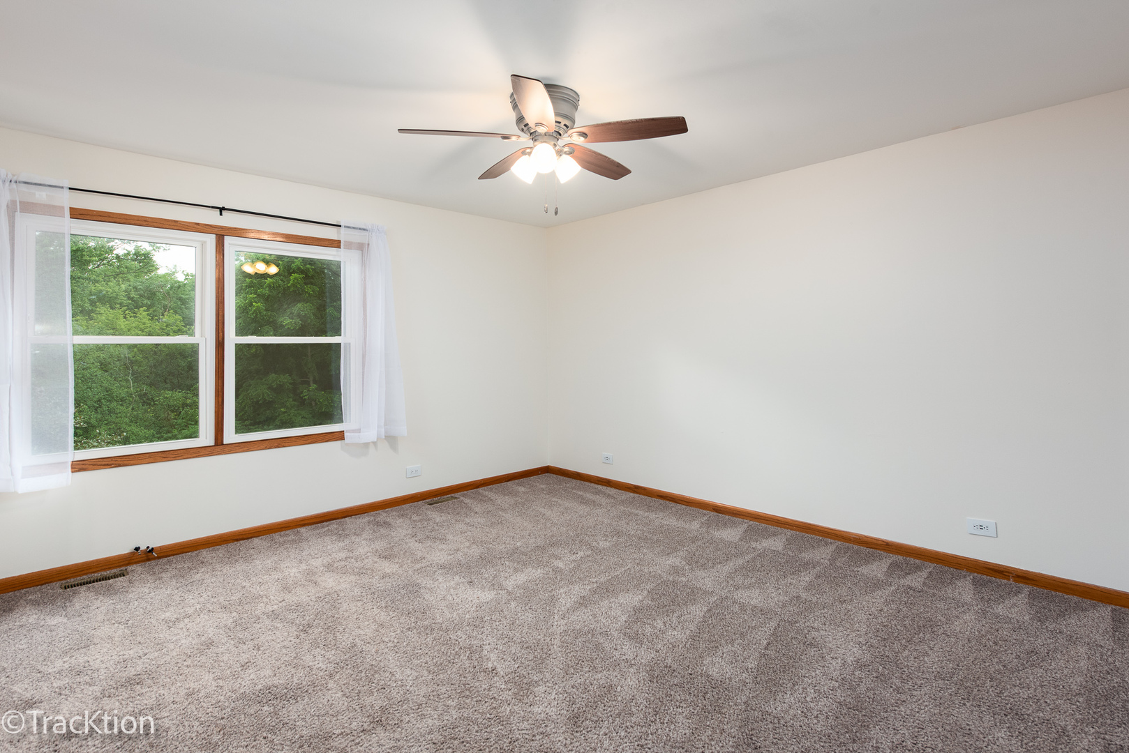 24200 W Deer Ridge Lane, Antioch, IL 60002
