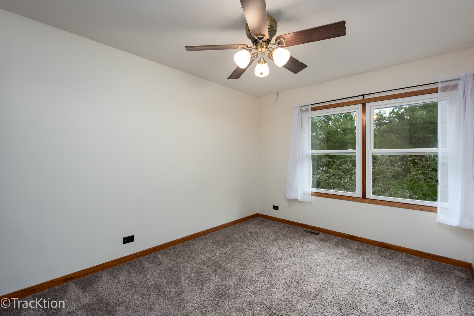 24200 W Deer Ridge Lane, Antioch, IL 60002