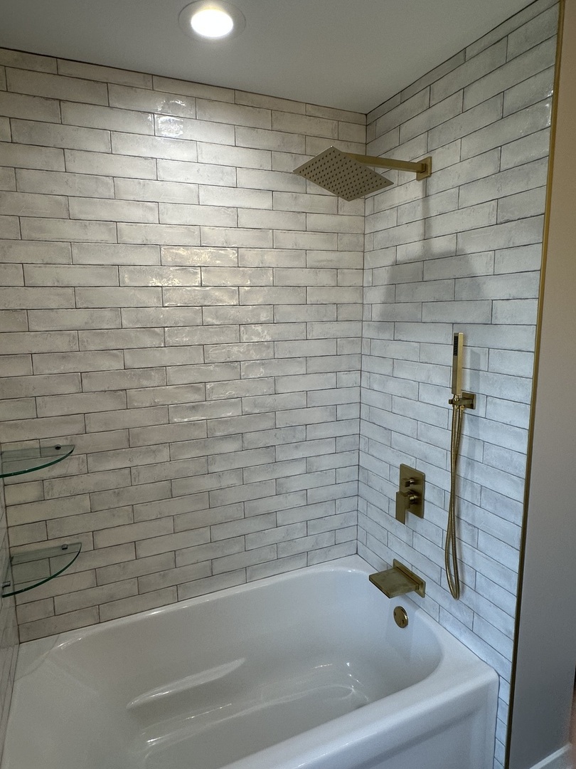 1831 N Newcastle Avenue, Chicago, IL 60707
