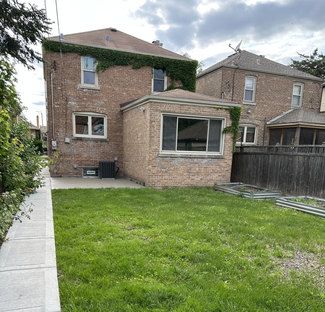 1831 N Newcastle Avenue, Chicago, IL 60707