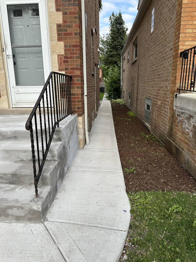 1831 N Newcastle Avenue, Chicago, IL 60707