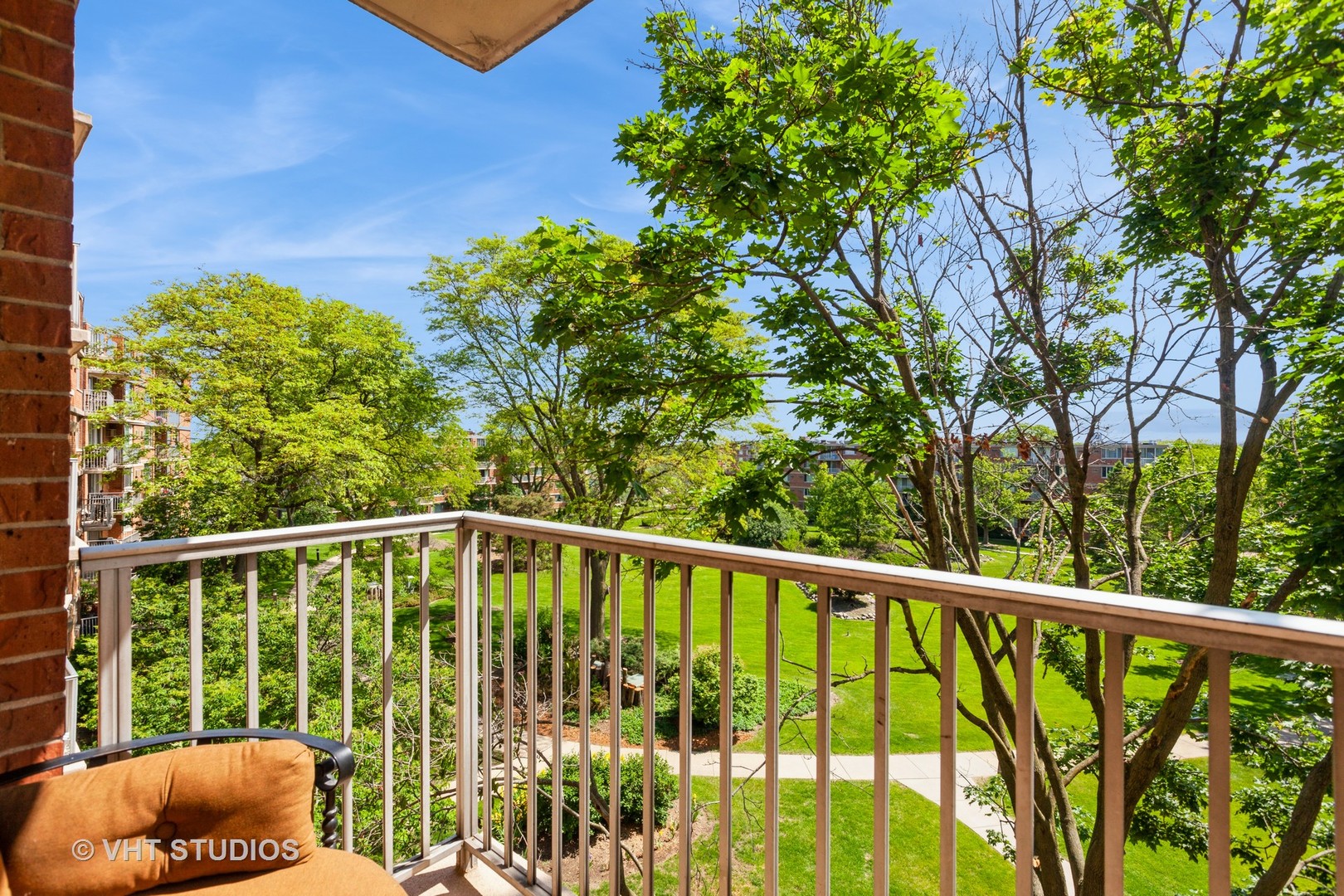 2211 S Highland Avenue #4B, Lombard, IL 60148