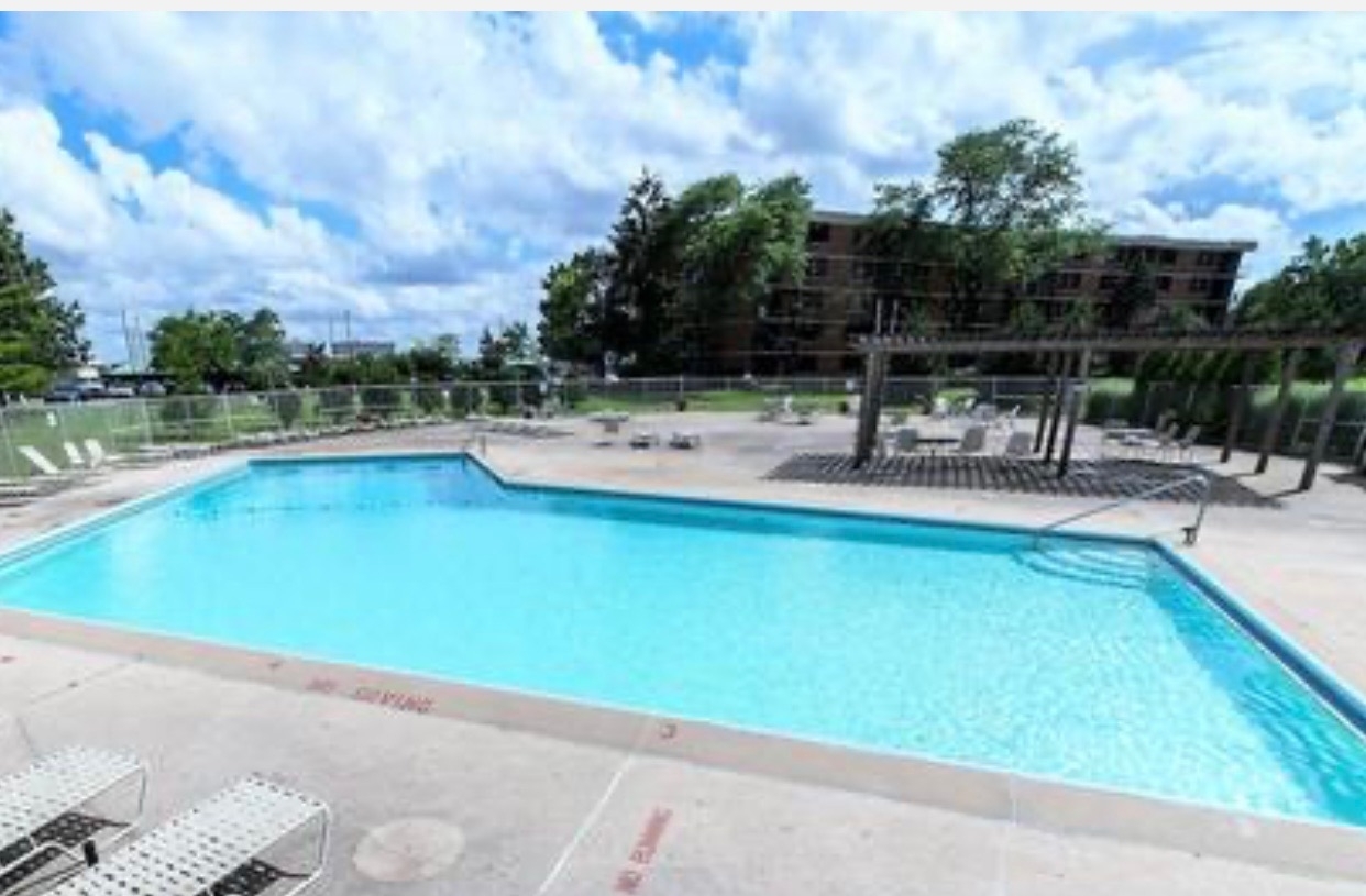2211 S Highland Avenue #4B, Lombard, IL 60148
