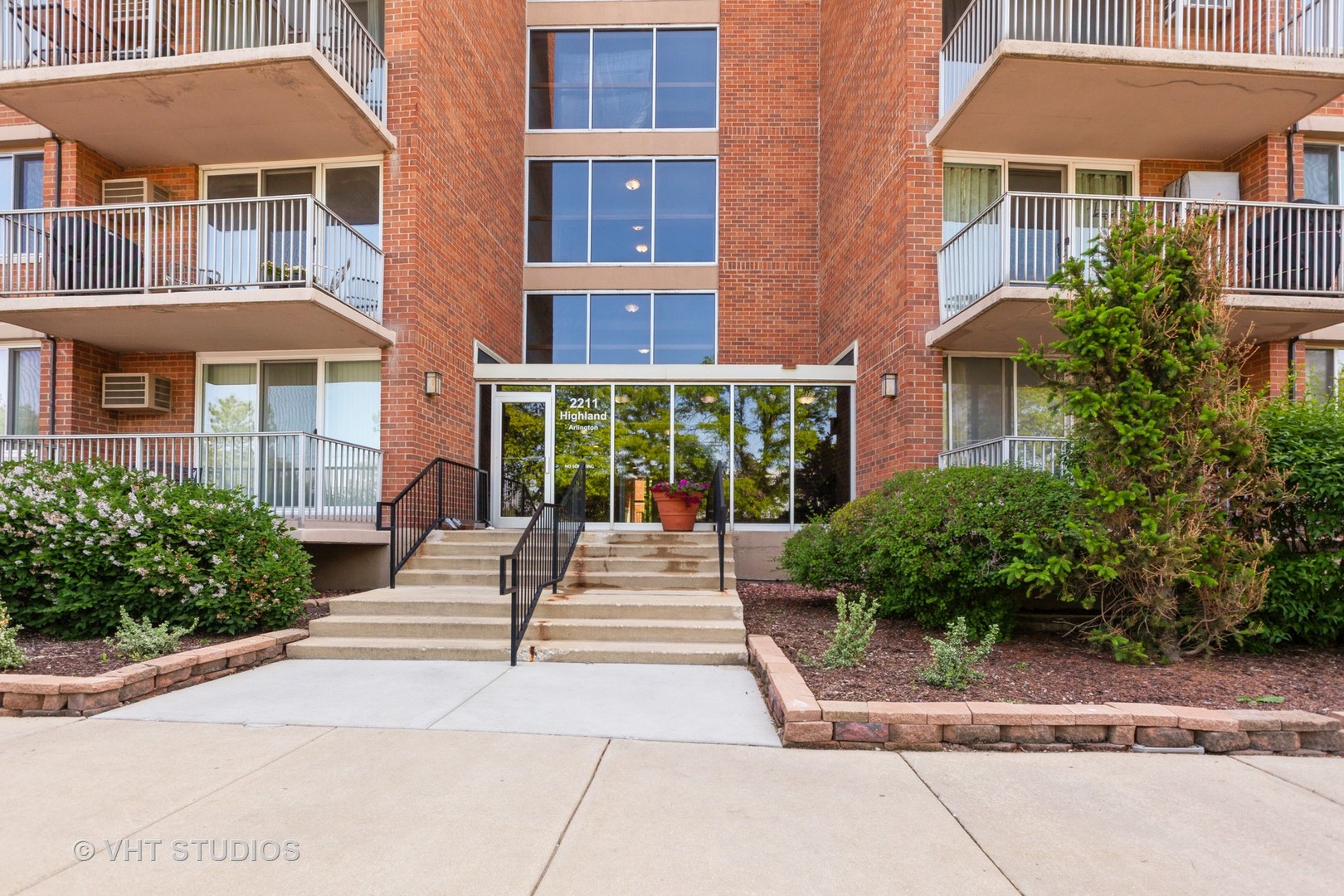 2211 S Highland Avenue #4B, Lombard, IL 60148