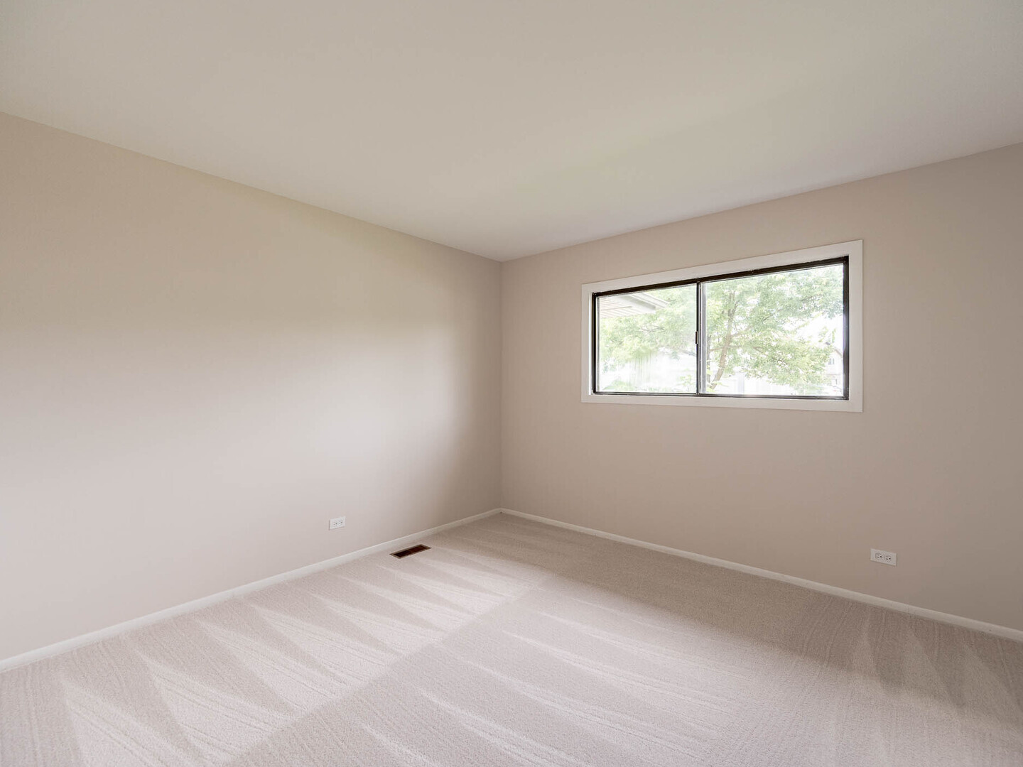 2S739 Winchester Circle #1, Warrenville, IL 60555