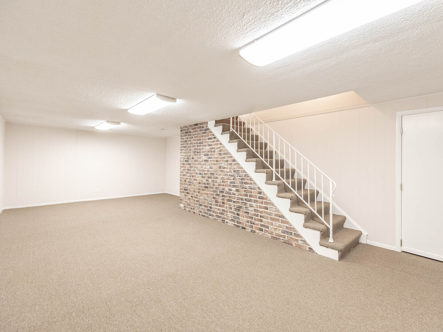 2S739 Winchester Circle #1, Warrenville, IL 60555