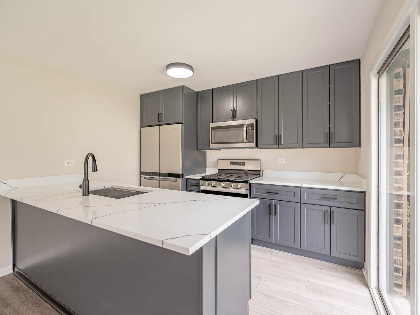 2S739 Winchester Circle #1, Warrenville, IL 60555