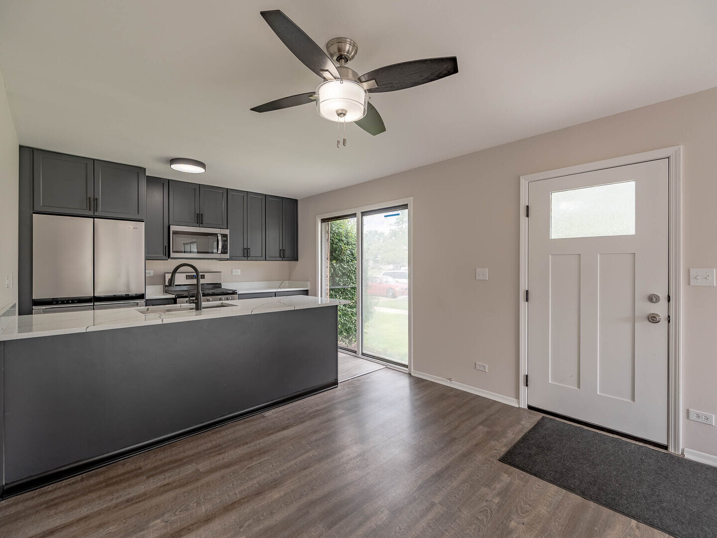 2S739 Winchester Circle #1, Warrenville, IL 60555