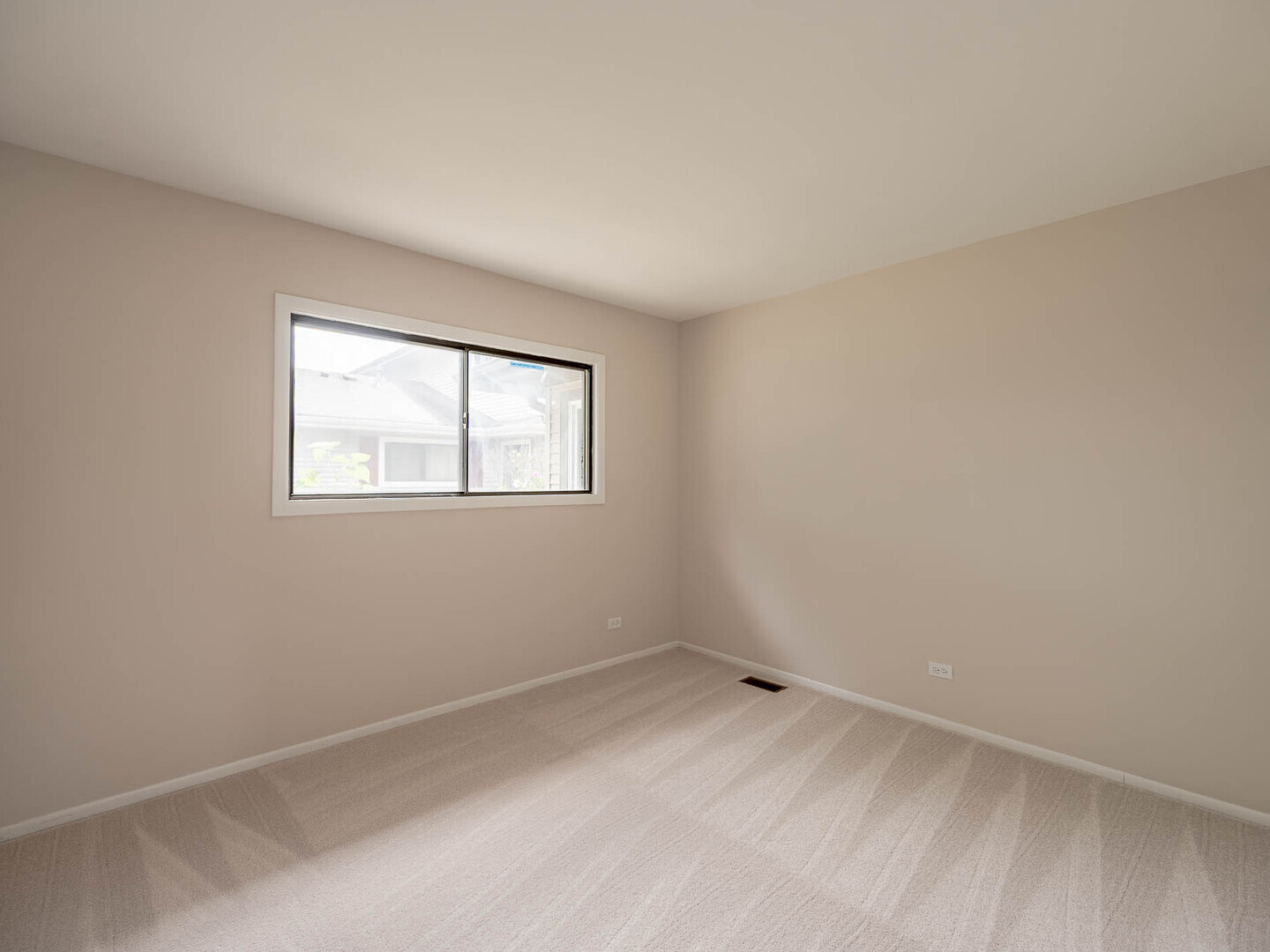 2S739 Winchester Circle #1, Warrenville, IL 60555