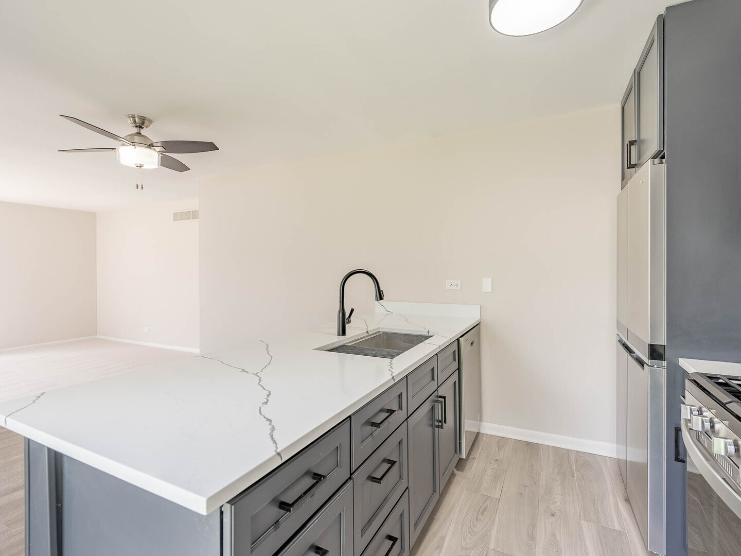 2S739 Winchester Circle #1, Warrenville, IL 60555