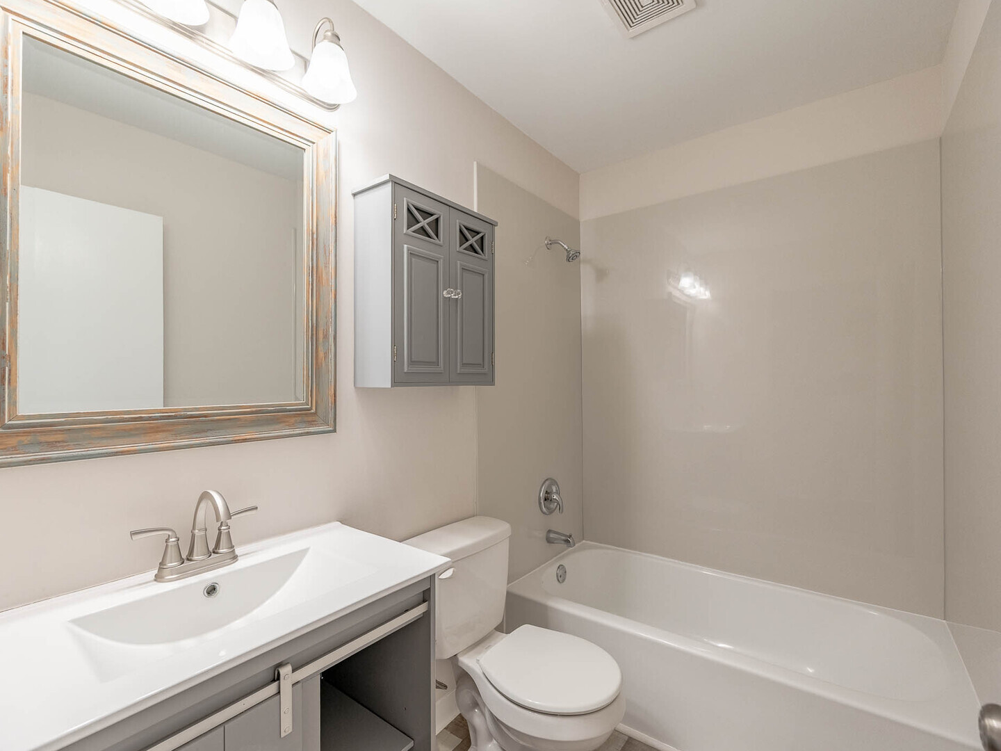 2S739 Winchester Circle #1, Warrenville, IL 60555
