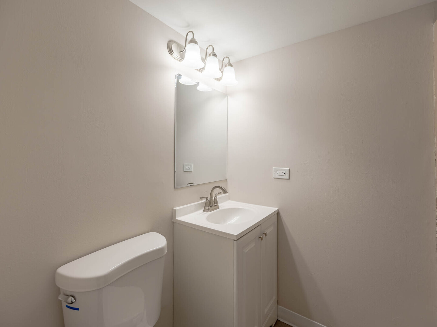 2S739 Winchester Circle #1, Warrenville, IL 60555
