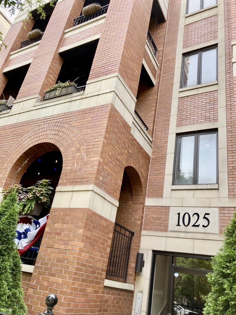 1025 W Monroe Street #4W, Chicago, IL 60607