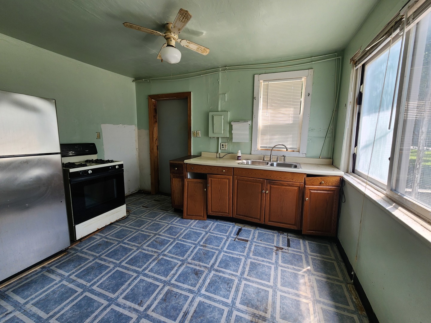 3702 Lincoln Lane, Robbins, IL 60472