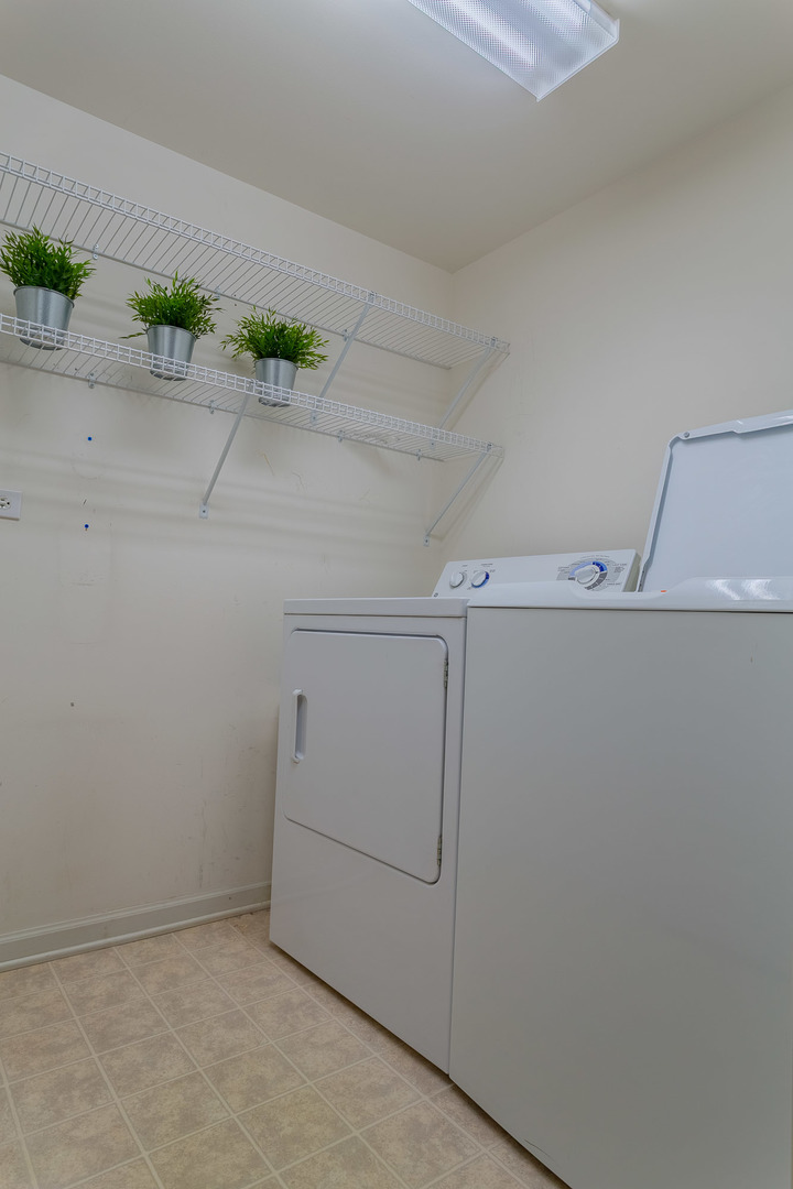 6801 N Milwaukee Avenue #202, Niles, IL 60714
