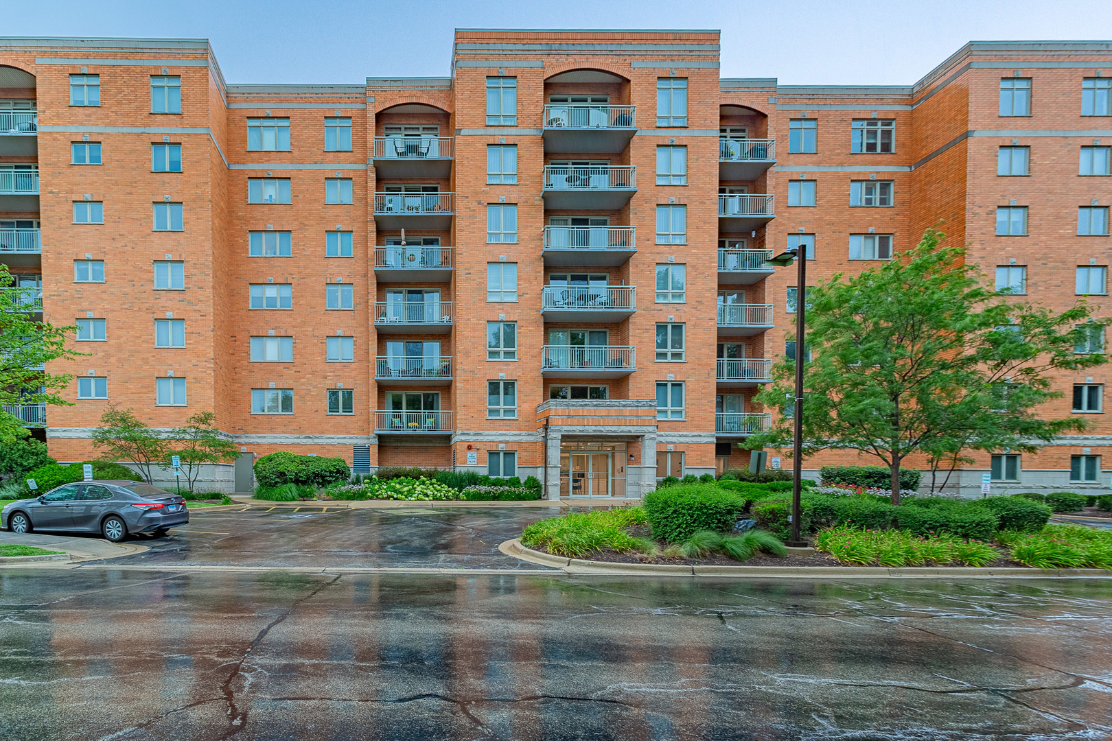 6801 N Milwaukee Avenue #202, Niles, IL 60714