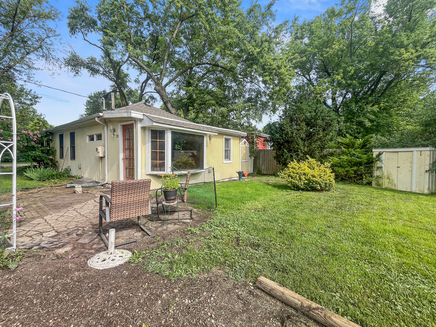 120 Cedardel Street, McHenry, IL 60051