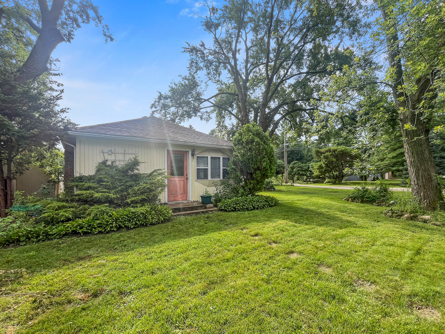 120 Cedardel Street, McHenry, IL 60051