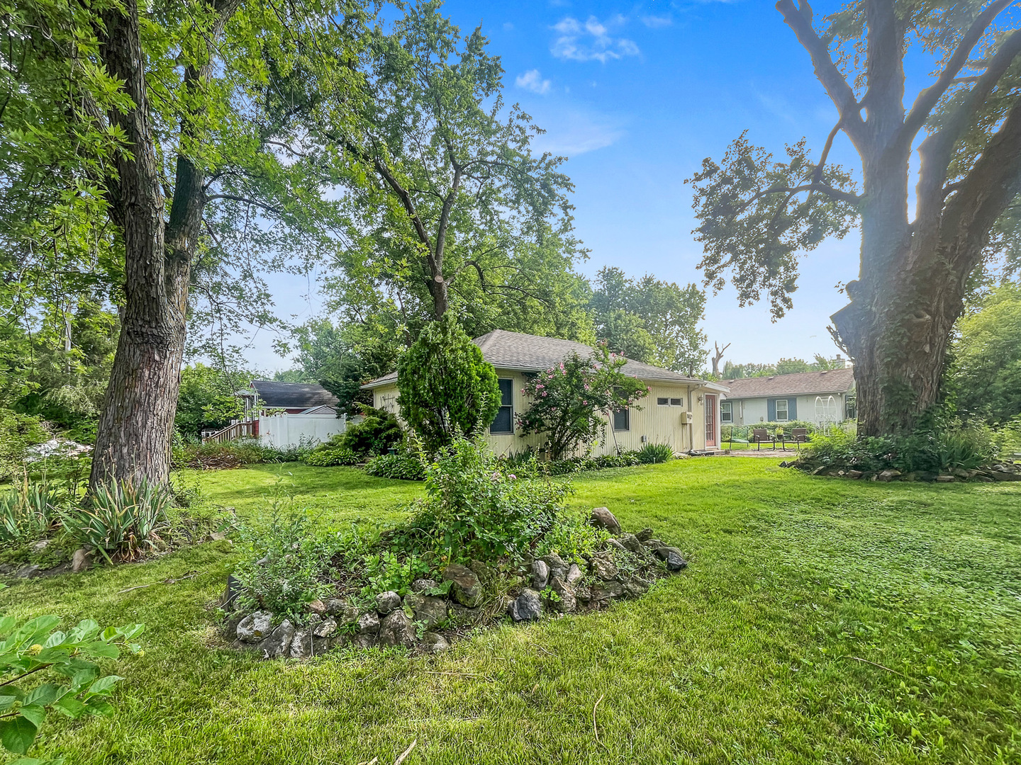 120 Cedardel Street, McHenry, IL 60051