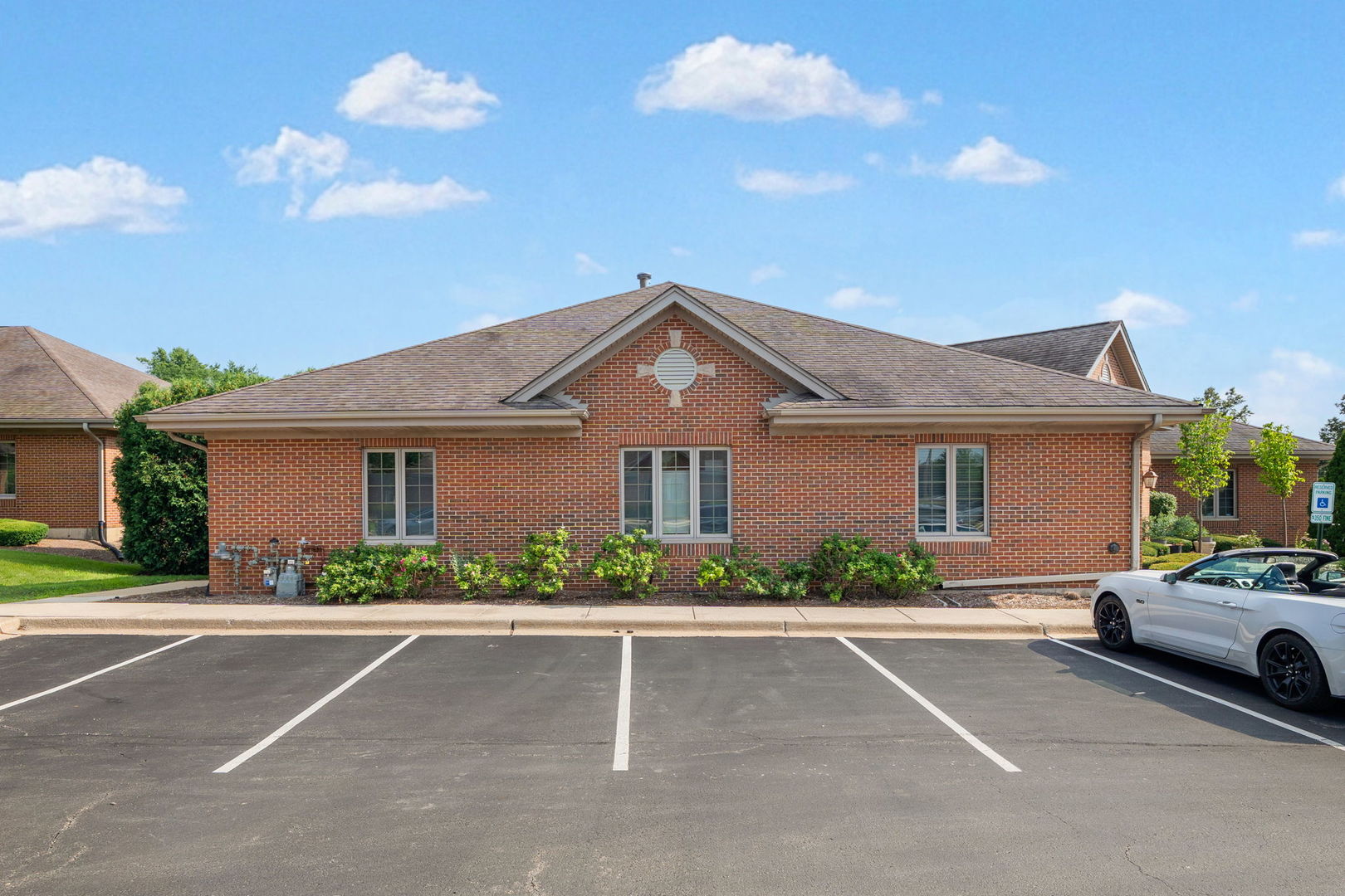 6803 Kingery Highway, Willowbrook, IL 60527