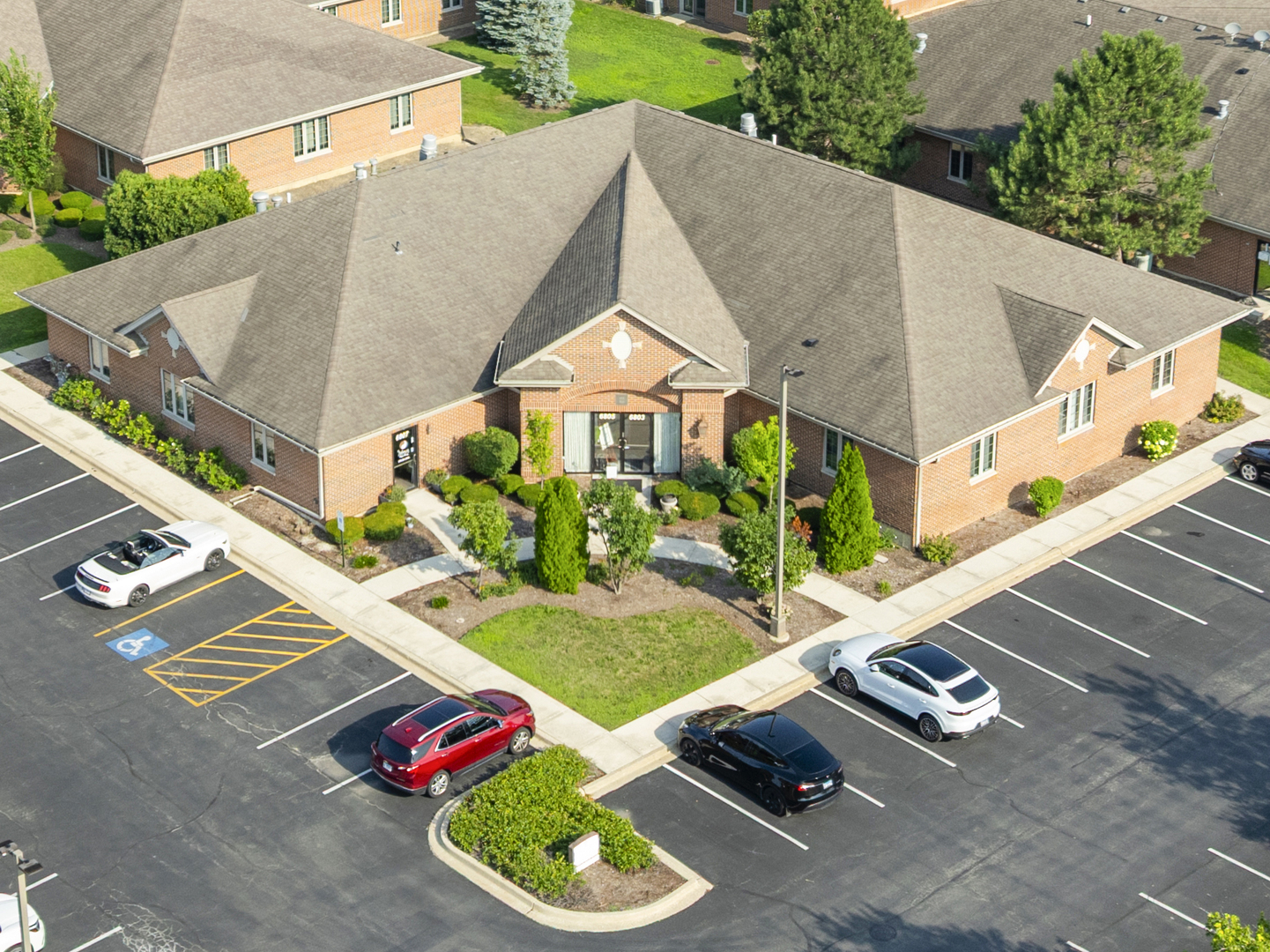 6803 Kingery Highway, Willowbrook, IL 60527